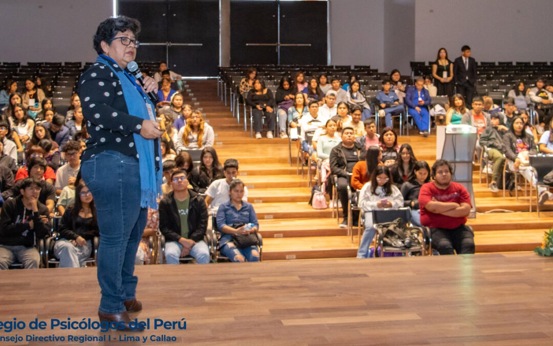 Decana del Colegio participó como ponente en el XIV Congreso Internacional de Psicología realizado por la Universidad Autónoma del Perú