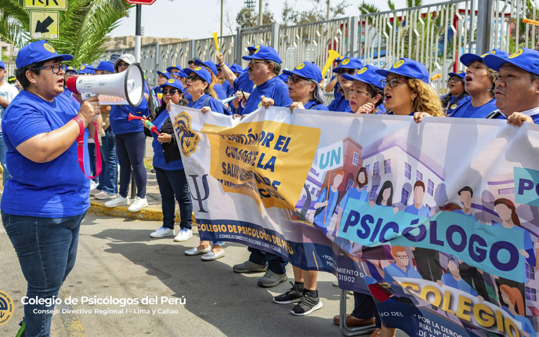 Plantón Nacional frente el Ministerio de Educación, exigiendo el cumplimiento de la Ley 31902. ¡Un psicólogo por colegio!