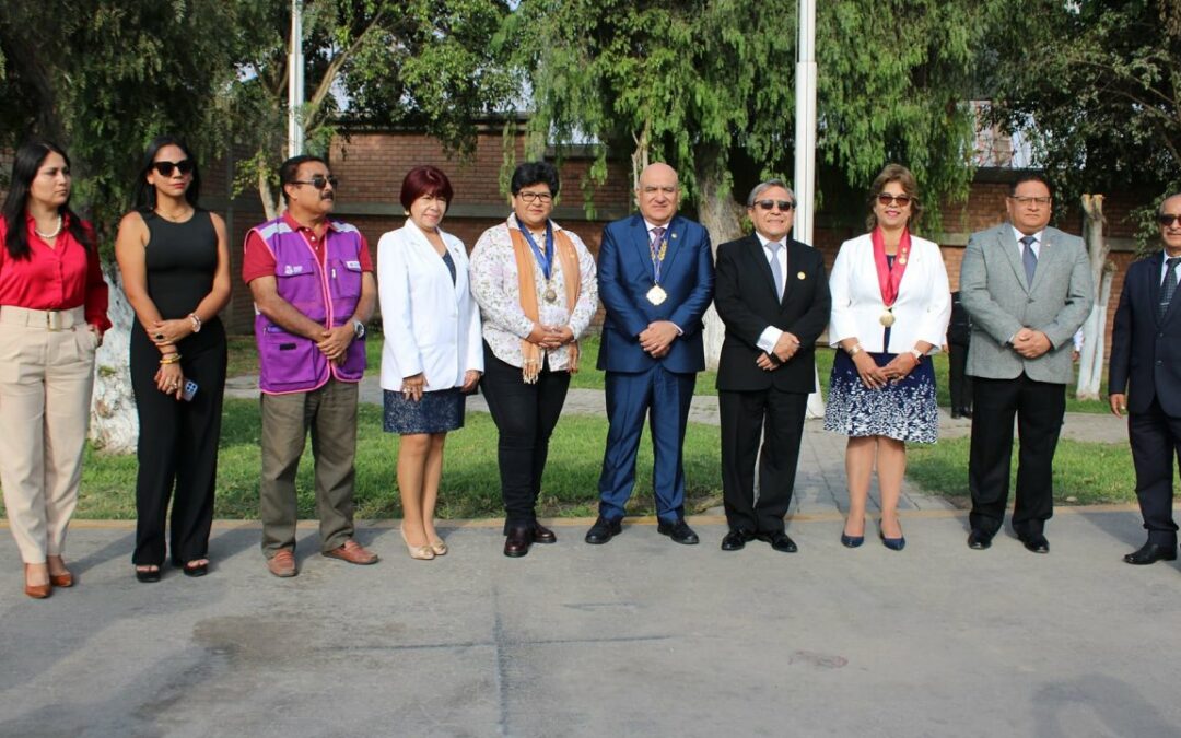 Decana participa de izamiento de pabellón nacional en la Provincia Constitucional del Callao