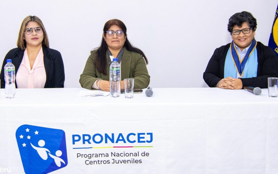 Decana es ponente en “Curso-Taller de Actualización en Intervención Psicoeducativa en Adolescente en Conflicto con la Ley Penal de los Centros Juveniles de Diagnóstico y Rehabilitación del Programa Nacional de los Centros Juveniles”