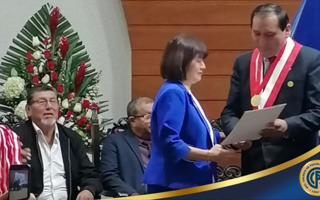 Ps. Amavelia Morales Díaz recibe reconocimiento del Congreso de la República por su destacada trayectoria y compromiso con el bienestar social